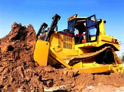 Cum să curățați radiatorul unui buldozer pe șenile de 220 CP?